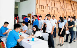 Đông đảo cán bộ, công chức, viên chức và người lao động tham gia hiến máu tình nguyện