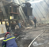 Dập tắt đám cháy tại công ty sản xuất mút xốp sau 1 giờ khống chế