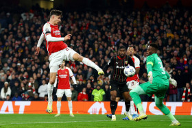 Arsneal thắng 6-0 tại Champions League