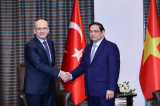 越南政府总理范明正会见土耳其财政部和工业技术部部长