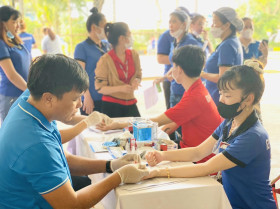 300 workers of Far Eastern Apparel Company take part in voluntary blood donation