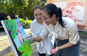 Vẽ tranh graffiti tuyên truyền phòng ngừa HIV