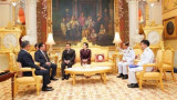 国会主席王廷惠拜访泰国国王哇集拉隆功