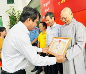 "Zero-Dong Market" brings joy to disadvantaged people
