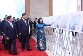 越南政府总理范明政会见中共中央总书记、国家主席习近平