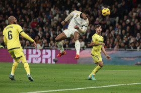 Real hơn Barca 7 điểm ở La Liga