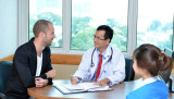 越南医疗保健行业努力既留住国内患者又吸引外国患者
