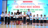 Trao tặng học bổng cho học sinh có hoàn cảnh khó khăn tại huyện Phú Giáo