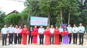 Two traffic roads constructed and inaugurated from socialized capital resources in Ben Cat town