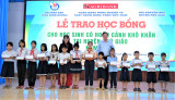 Scholarships awarded to students having difficult circumstances in Phu Giao district