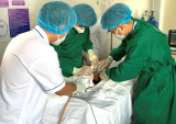 Trung tâm Y tế huyện Bàu Bàng: Rạch nạo và hút 1.000ml máu bầm vùng gối cho bệnh nhân bị tai nạn giao thông
