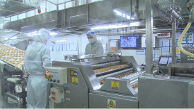 周到、充分地关照和帮助劳动者过好春节