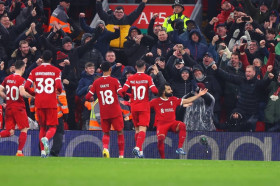 Liverpool đè bẹp Newcastle