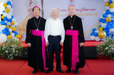 Lãnh đạo tỉnh Bình Dương chúc mừng kỷ niệm 25 năm Giám mục của Đức cha Phêrô Trần Đình Tứ