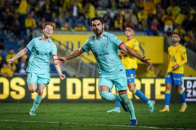 Barca ngược dòng thắng ở phút bù giờ thứ ba