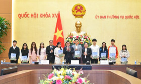 为优秀贫困大学生迎难而上 为国家建设贡献力量创造便利条件