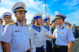 Đoàn công tác Vùng 2 Hải quân chúc tết Nhà giàn DK1 và lực lượng làm nhiệm vụ trên biển