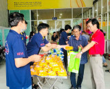Phường An Phú, TP.Thuận An: Trao tặng quà tết cho 100 người dân khó khăn