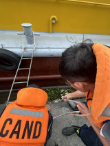 Trục vớt thi thể nhân viên cảng rơi từ xà lan xuống sông Đồng Nai