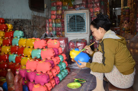 “Giữ lửa” nghề làm heo đất