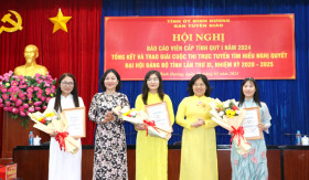 不断创新、提高报告员和宣传员的活动质量