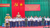 Ben Cat Town’s delegation gives Tet wishes to Navy Region 5
