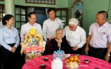Đoàn lãnh đạo tỉnh Bình Dương thăm, tặng quà tết gia đình chính sách, đối tượng khó khăn