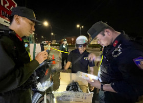 Provincial Traffic Police patrol, detect 50 cases of prohibited and counterfeit goods transport