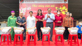 Ngân hàng Agribank - Chi nhánh Phú Giáo: Trao tặng 120 phần quà tết cho người dân khó khăn trên địa bàn