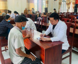 Câu lạc bộ thầy thuốc trẻ huyện Dầu Tiếng khám phát thuốc cho 100 người dân