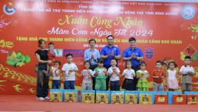 More Tet gifts coming to people in need