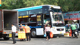 Transportation businesses increase trips to bring workers back to Binh Duong
