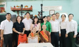 Lãnh đạo TP.Thuận An thăm, tặng quà các cụ tròn 90 tuổi