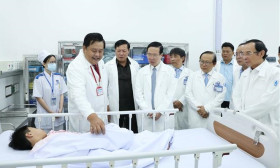 越南国家主席武文赏医师节前夕在胡志明市第一儿童医院开展走访慰问活动