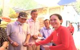 Hội Chữ thập đỏ TP.Tân Uyên: Trao tặng 300 phần quà cho người dân khó khăn
