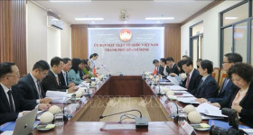 胡志明市与中国上海市分享监督和参政议政工作经验