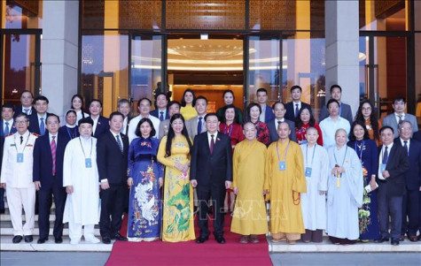 越南国会主席王廷惠会见河内知识分子、宗教界人士和少数民族同胞代表团