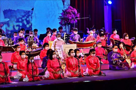 泰国公主创作并表演关于越南的音乐作品