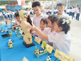 Sôi nổi ngày hội STEM “Khơi nguồn sáng tạo”