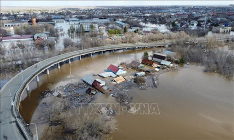 越南外交部长裴青山就俄罗斯和哈萨克斯坦洪灾致慰问电
