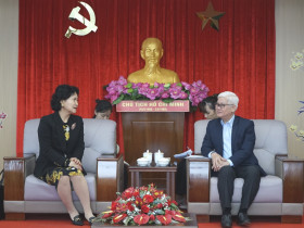 省领导会见中国经济特区研究中心代表团