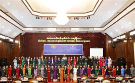 越老两国女性国会代表共同提升女性在政治领域的作用