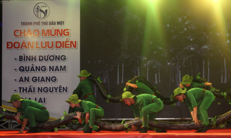 Chương trình nghệ thuật chào mừng kỷ niệm 65 năm Ngày mở đường Hồ Chí Minh - Ngày truyền thống bộ đội Trường Sơn (19-5)