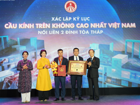 Kỷ lục cầu kính trên không cao nhất Việt Nam vừa được xác lập