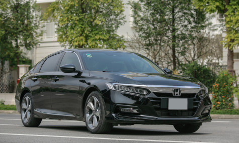 Honda Accord giảm giá 220 triệu đồng
