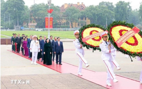 Leaders pay tribute to President Ho Chi Minh, martyrs on Dien Bien Phu Victory anniversary