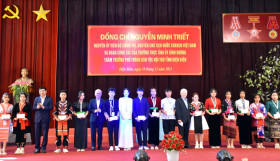 平阳与奠边之间的情谊：填补“种人”事业