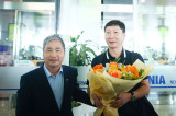 Huấn luyện viên Kim Sang-sik bắt đầu hành trình cùng bóng đá Việt Nam