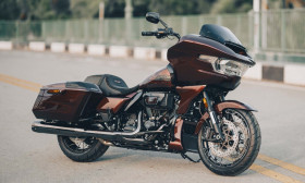 Harley-Davidson CVO Road Glide - xe máy giá hơn 2,4 tỷ đồng