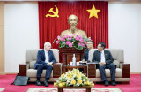 平阳省领导会见芬兰驻越南大使